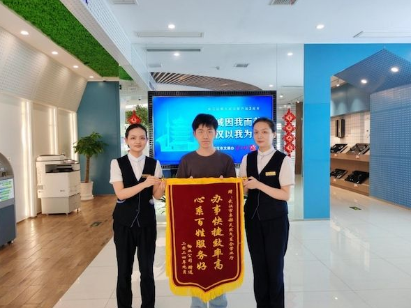 1727575438279090735.jpg 1727575410904.jpg