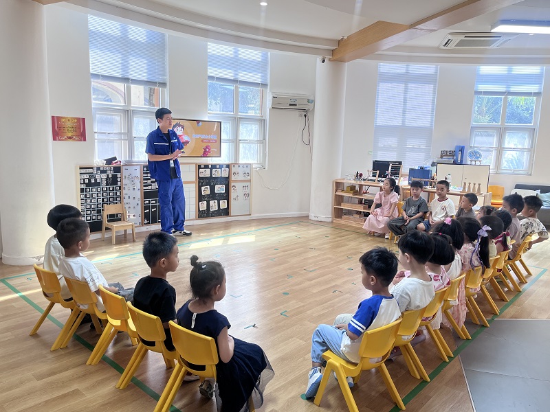 1762828621841083688.jpg 藏龍島網(wǎng)格中心走進(jìn)幼兒園 趣味宣講筑牢燃?xì)獍踩?“防火墻”.jpg